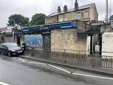 Two single storey retail units available To Let located prominently on the main A629 Ovenden Road on the outskirts of Halifax Town Centre.

7-9 Ovenden Road measures 392 Sq Ft and offers a ground floor open plan retail unit with kitchenette facilitie...