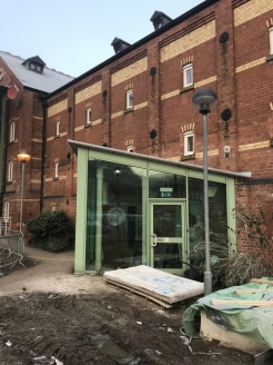 The premises provide the opportunity to let a lock up cafe/coffee shop/restaurant premises which provide a Total Net Internal Floor Area of 695 ft sq(64.6 m sq). The property also benefits from shared use of toilet facilities that are fully DDA Compl...