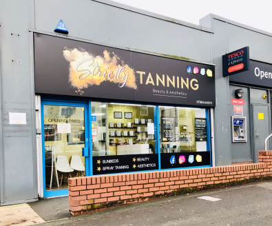 Prominent Main Road Retail unit to rent . Excellent, contemporary retail unit of over 750 SQ FT (69.77 SQ M) on Manchester Road, positioned between established retailers Tesco Express and Betfred with a number of other established retailers in close...