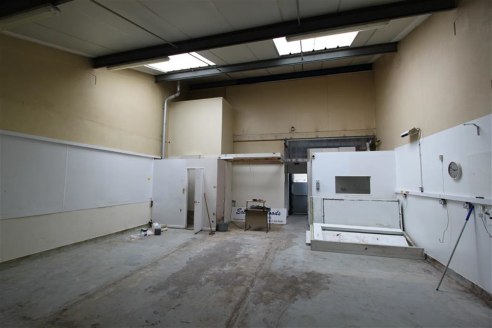 A light industrial unit of approximately 1,040sqft with additional mezzanine office of approximately 165sqft benefiting from three phase electric, roller shutter access and separate access to the first floor office. The unit is situated in a convenie...