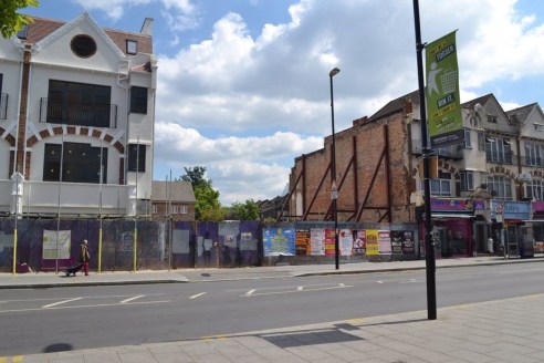 !! DEVELOPMENT SITE !! .... !! PLANNING GRANTED !! 

Freehold land with planning granted for a mixed use development comprising approximately 300 sq m of retail space with 13 x apartments above all for private sale.