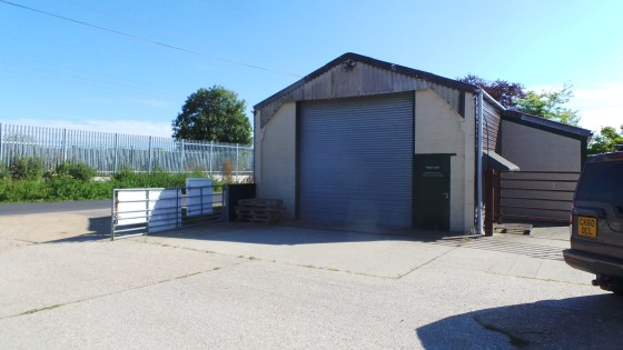 This former agricultural granary is part of a small development of six business units and would suit a variety of uses. The building is of concrete portal frame construction and has been timber clad to provide a workshop of approximately 1,300 sq.ft....