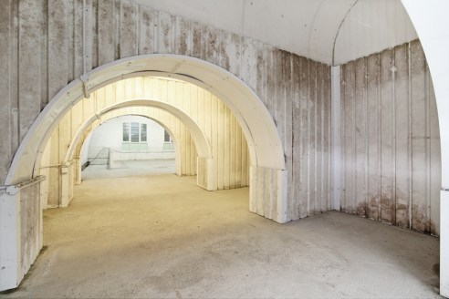 The property comprises a single arch amongst a 5 arch run off of Coldharbour Lane. The arch is split over ground and first floor, fully lined, with a concrete floor and has electricity, lighting and water services. Access is via the manual roller shu...