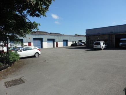 A workshop/warehouse unit in a popular village location on the outskirts of Burnley.\n\nThe property comprises of a converted Northlight Mill with a large yard for loading/car parking. The workshop only has one column in the centre of the building an...