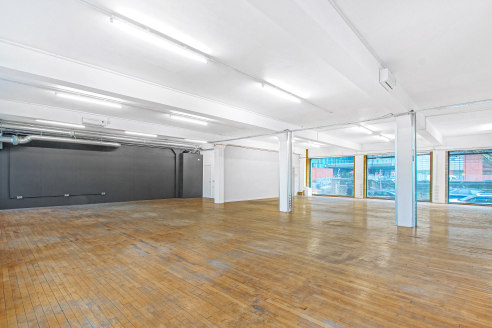 Situated in a popular Whitechapel location within walking distance to Whitechapel, Aldgate East, and Shadwell stations, this unit is situated within a former warehouse building arranged over ground floor offering self-contained office space.

The uni...