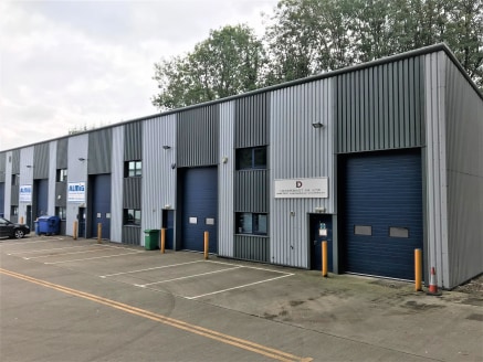 8 Top Station Road, Brackley comprises a light industrial/warehouse unit which has been fitted out as office/storage accommodation by the current tenant with a first floor mezzanine office. Fit-out of the accommodation can be agreed subject to occupi...