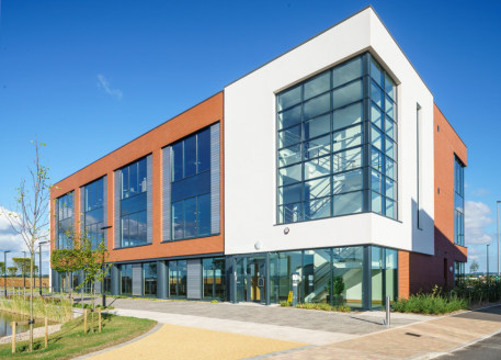 SkyPark represents a cutting edge business park development sitting in a prime location close to the M5 motorway and adjacent to the successful Exeter International Airport. Phase 1 will provide modern energy efficient buildings and wide pedestrian s...