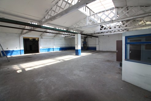Under Offer]\nLarge Warehouse Premises To Let With YARD - Total NIA - 4,671 ft2 (433.94 m2)...