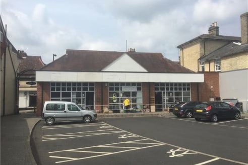 Prominent town centre retail unit with glazed double frontage providing open plan retail accommodation. The property benefits from suspended ceilings, laminate floor coverings, disabled access, kitchen, WC and partitioned changing room. There is .......