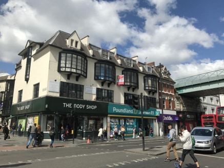 The property is arranged over the second and third floors above a retail parade consisting of A1 shops. The building itself is an attractive period building. The second floor provides an open plan office space with additional office rooms on the thir...