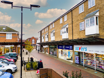 <p>With anchor tenants that include Waitrose, Boots, Dominoes, Greggs and Subway, Bowen Square attracts an average footfall of over 87,000 per week. Its home town of Daventry is located in Northamptonshire on the A45, 12 miles west of Northampton and...