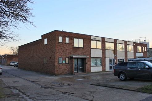 E2 Telford Road, Bicester comprises an end terrace light industrial unit. Internally the unit has been refurbished to a high standard and is offered with a mixture of open plan warehouse space and offices. Both main entrances to the property have the...