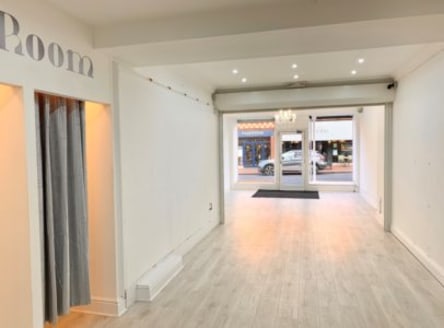 A fantastic opportunity has arisen to lease a sizeable ground floor shop with full width and height glazed shop front incorporating welcoming recessed central entrance door.<br><br>The unit boasts many appealing features including air-conditioning, t...