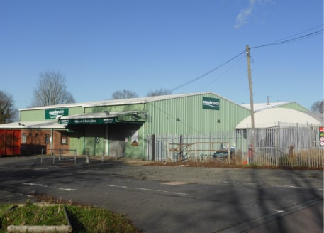 Former Countrywide Facility. Formerly used for the sale of equestrian and farming products together with storage and distribution....