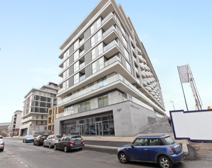 This medical unit is available immediately. 

Falling within the D1 usage property class, it measures 3,316 sq ft and is located on the ground floor. The property comes in shell and core condition with capped services. Overlooking Banning Street, the...