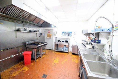 A completely and beautifully refurbished A3/A5 restaurant, situated in a prominent and popular part of Edgware. The restaurant section is circa 700 square feet, comfortably seats 52 covers, has a large fully equipped kitchen, and ladies and gents clo...