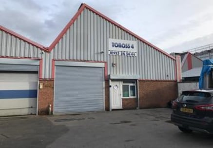 A ground floor industrial/warehouse unit with an office area to the front.\n\n-Within 2 miles of Junction 5 of the M1\n-Small office area (215 sq ft)\n-Parking for up to 8 cars\n-New electric roller shutter\n\nGarnett Close is located off Greycaine R...