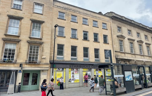 The property is Grade II listed and comprises the entire building arranged over basement, ground, first and second floors. 13/14 High Street is a well proportioned period building with great first floor trading potential with views of the Cathedral w...