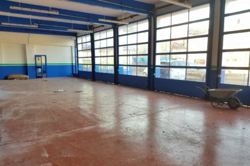 Available immediately Former tyre, exhuast and auto centre, available by way of an assingnment or sub lease...