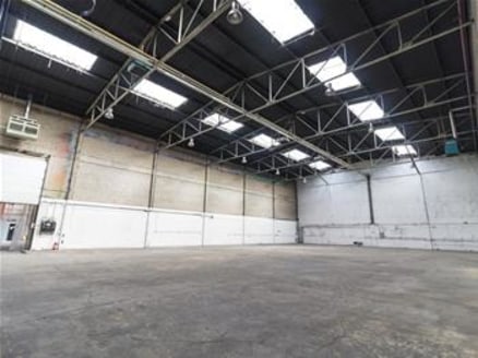 Headquarters warehouse/distribution facility constructed in two main bays with a large administrative section to the front. Each warehouse bay has a clear layout and a minimum height of 9m rising to 11.75m at the apex....