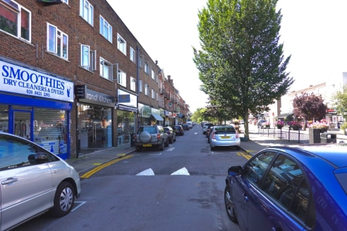 A rare opportunity to purchase a freehold investment in this thriving retail location. The property comprises a ground floor retail unit together with a large 3 bedroom maisonette over first and second floors. The entire property is let and income pr...