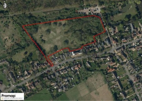 Separate parcels of land being sold with "No" planning permission. Village location situated close to Bedford's A421 & A1. Potential for future development. Immediate amenity use.