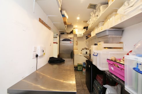 CSJ Property agents offer this very well presented takeaway with lots of potential to increase turnover ( currently open only from 4pm - 11pm ) Available now on a full repairing and insuring lease terms to be agreed. Rent : &pound;15,000p/a