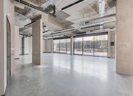 The property provides ground floor commercial use (Class A3) within a mixed-use 5 storey property. The property consists of many attributes including access to a neighbouring gym, concierge, a secure cycle storage and showers. The interiors have exce...