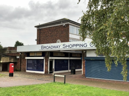 Unit 1-2 Malting Square, Yaxley is situated on the edge of the Broadway shopping complex and comprises a ground floor retail premises of 1,282 sq ft. There is an electric roller shutter door at the front and side of the premises....