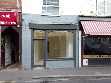 A 392 sq ft ground floor retail unit with a prominent frontage in Lowesmoor. Internally, good sized front retail area leading through to an additional room with kitchen and w/c facilities.