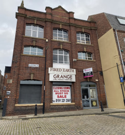 TO LET - OFFICE ACCOMMODATION - CLOSE TO NEWCASTLE CITY CENTRE - TOP FLOOR WITH 'QUIRKY' STYLE 

LOCATION

The property is in a prominent position adjacent to St James' Boulevard, one of the main arterial routes into Newcastle City Centre from the A1...