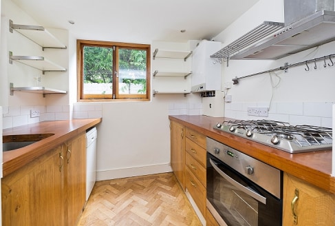 A MID-TERRACE LOCK UP SHOP & GARDEN FLAT IN CENTRAL NOTTING HILL\n\nOverview\n\nTo Let\n\nThe premises is situated on the westerly side of All Saints Road, fronting directly onto the mid-section of the street, between the junctions with McGregor Road...