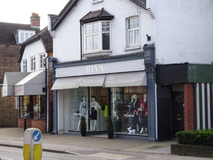 Nicely presented shop to let or freehold available- 950 sq ft