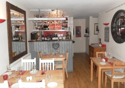 Fully Equipped (A3) Restaurant Located In Stratford Upon Avon For Sale\nLicenced\n5* Food Hygiene\nRef 2327\n\nLocation\nThis outstanding Restaurant is located within a prominent and highly visible trading position on Greenhill Street which is just y...