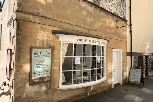 Retail Space Available to Let.

Total Ground Floor Space - 41.17 Sq M (443 Sq Ft)

The property comprises a traditional retail shop over ground floor, having a quarry tile floor and charming bow-fronted timber windows. The property has an 'E' user cl...