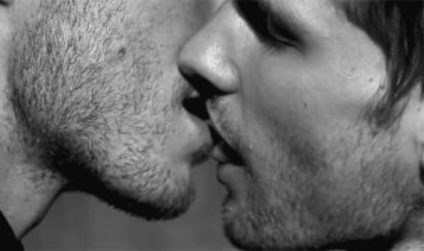 страстные поцелуи гей парней фото 17