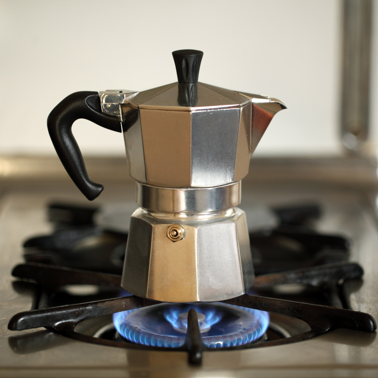 What is a Bialetti Pot?. Also known as the Moka Pot, it is an…, by  Sinziana Gafitanu, The Mad Latte