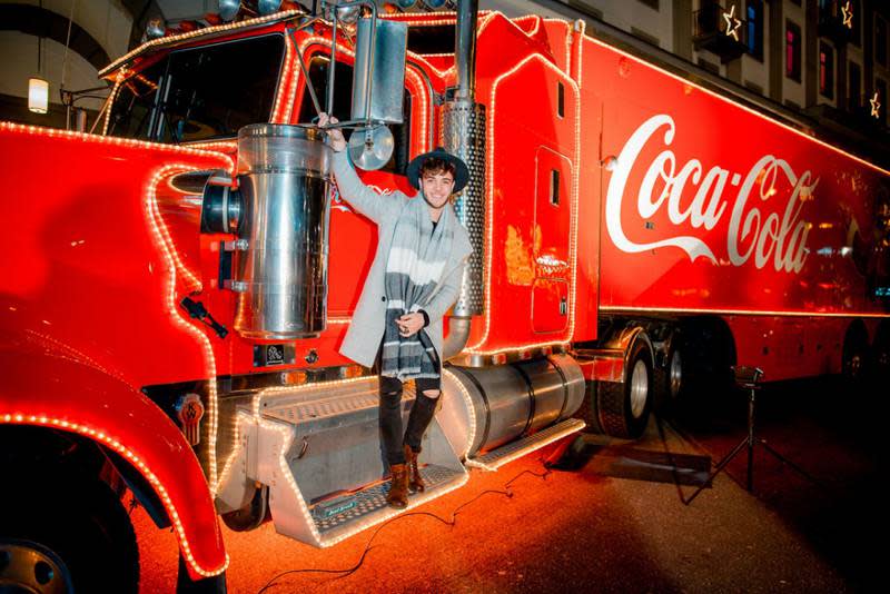 Luca Hanni Stress Und Shaqiri An Bord Des Coca Cola Weihnachtstrucks