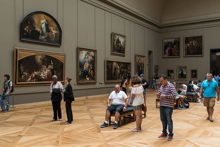 Fast-track for Louvre Museum & Self-Guided Tours in Paris