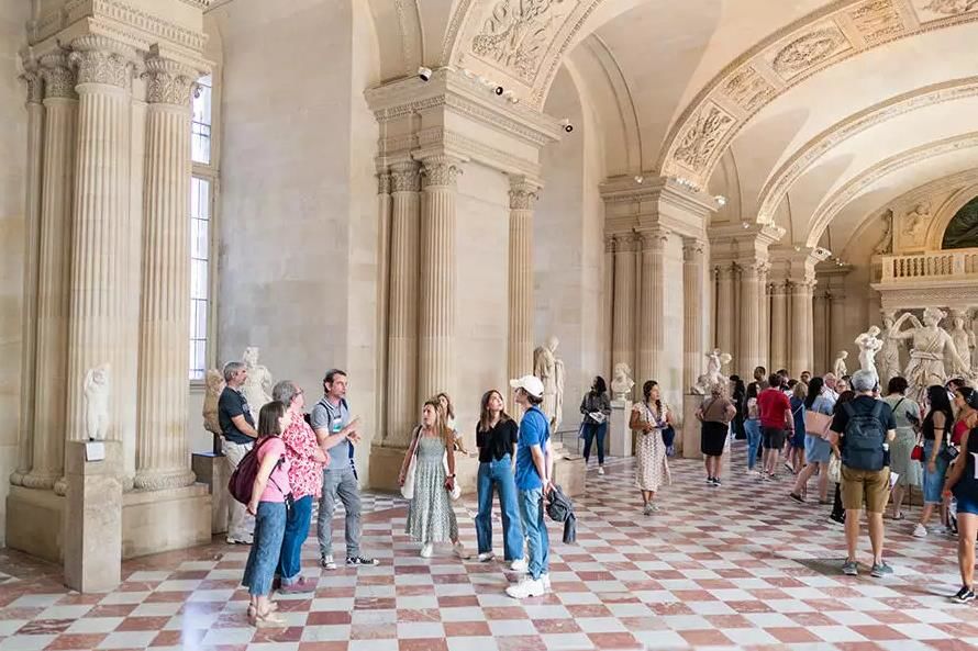 Guided Tour of Notre Dame Cathedral with Skip-the-Line 