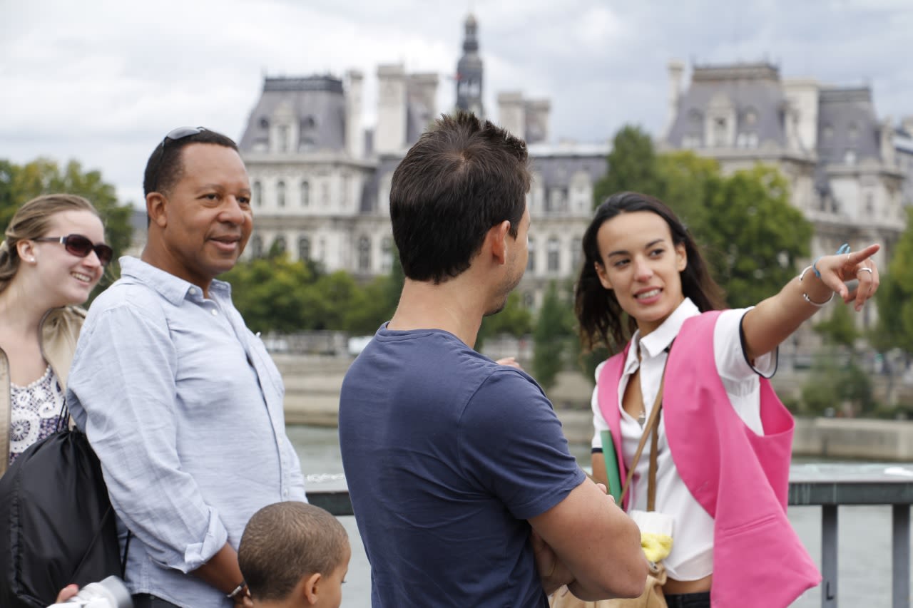 Free tour - the village of Montmartre, far from the crowds