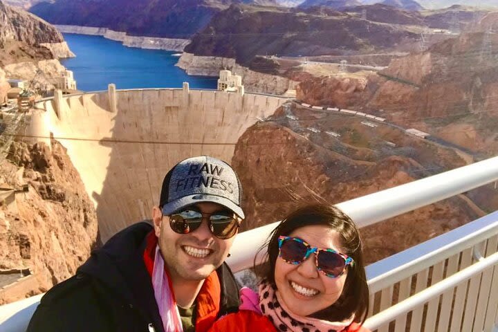 Comedy Bus Hoover Dam Tour from Las Vegas With Lunch