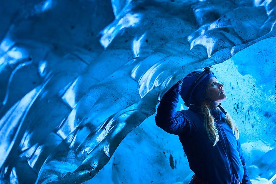 Reykjavik: 2-Day Winter Minibus Tour | South Coast, Blue Ice Cave & Jökulsárlón