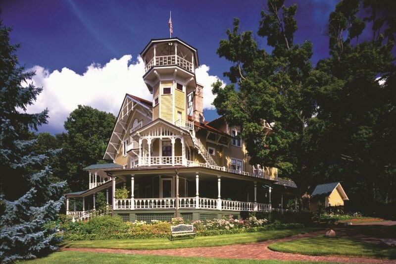 Black Point Estate & Boat Tour - Lake Geneva