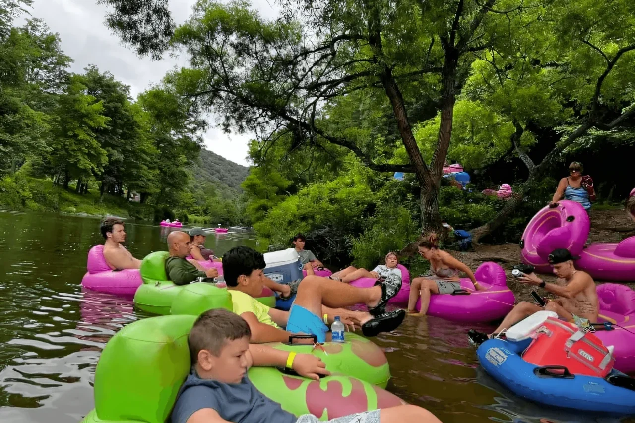 Wahoos Adventures New River Outpost Tubing