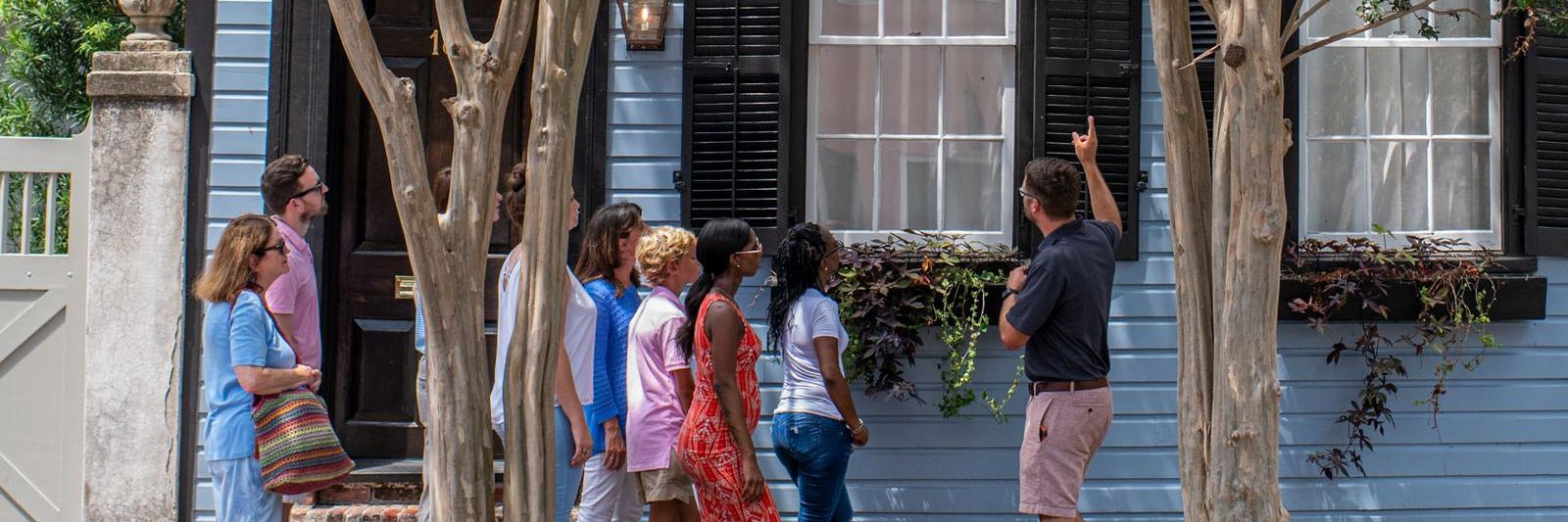 Bulldog Tours banner