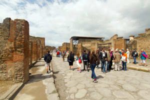 Private Pompeii Tour with Archaeologist Guide 4