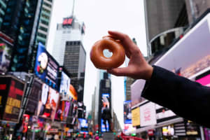 NYC: Times Square Holiday Donut and Hot Chocolate Adventure 4