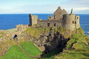 Belfast City Walking Tour & Giant's Causeway Day Tour from Dublin 4