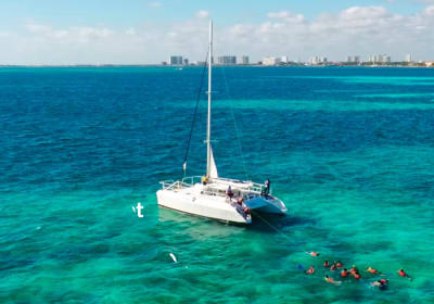 Full Isla Mujeres, Sail on a Catamaran + Snorkel + Dolphins 2